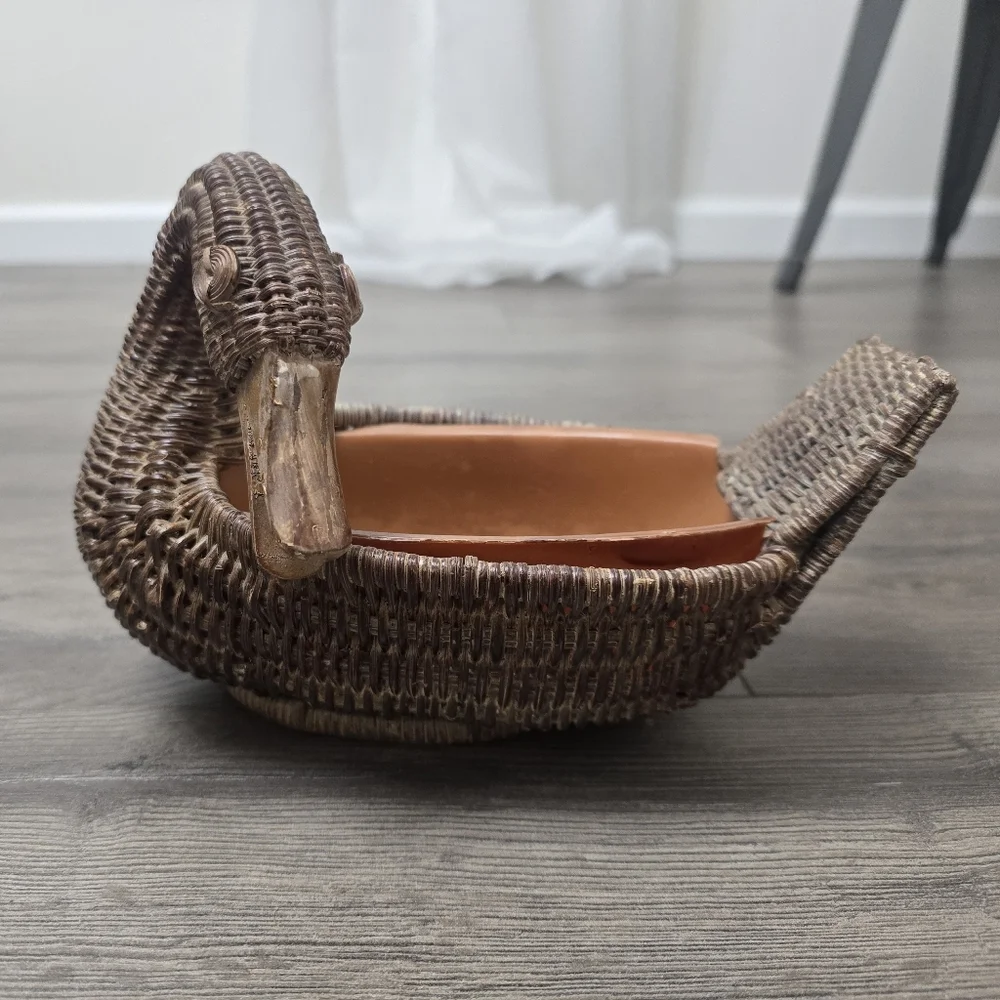 Primitive Wicker Rattan Woven Duck Basket Wooden Beak Cabin Cottage Farmhouse